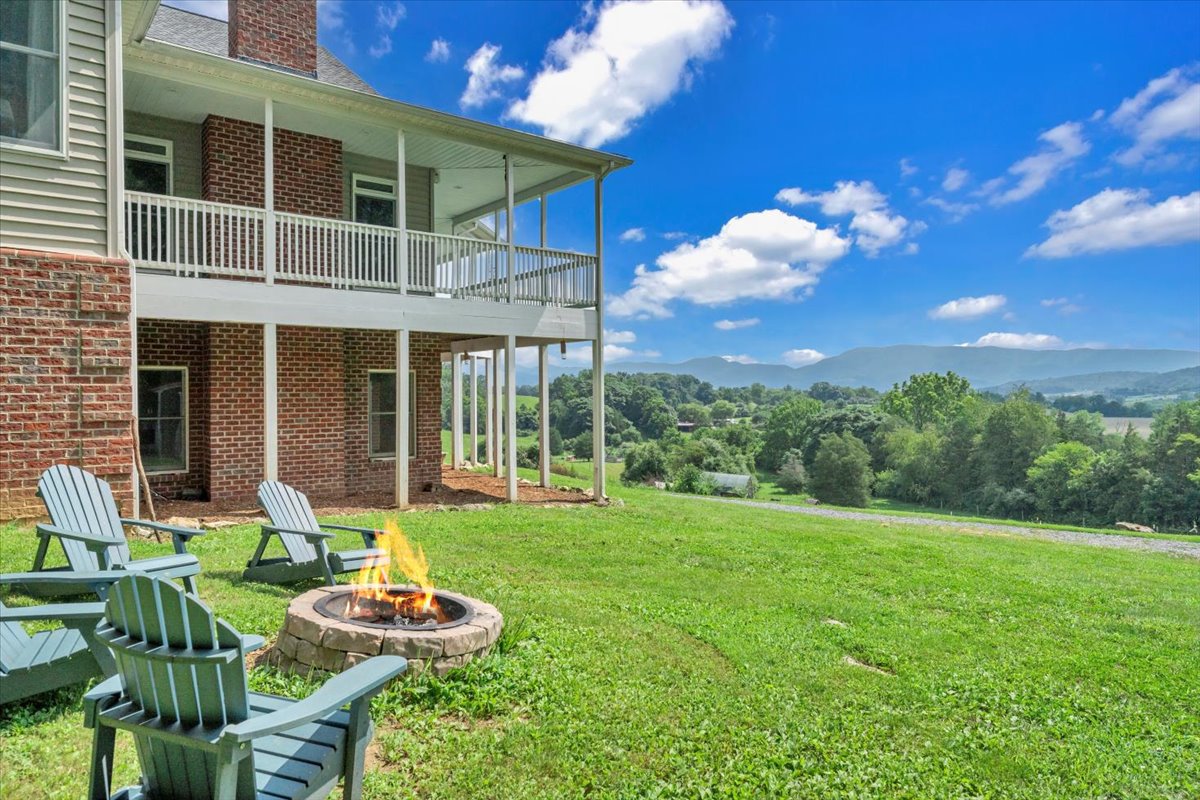 Buchanan, Virginia, 24066, United States, 5 Bedrooms Bedrooms, ,4 BathroomsBathrooms,Residential,For Sale,1900741
