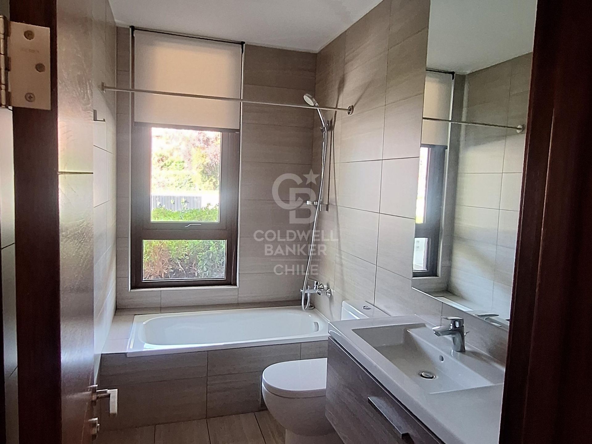 Las Condes, Chile, 4 Bedrooms Bedrooms, ,5 BathroomsBathrooms,Residential,For Sale,1932159