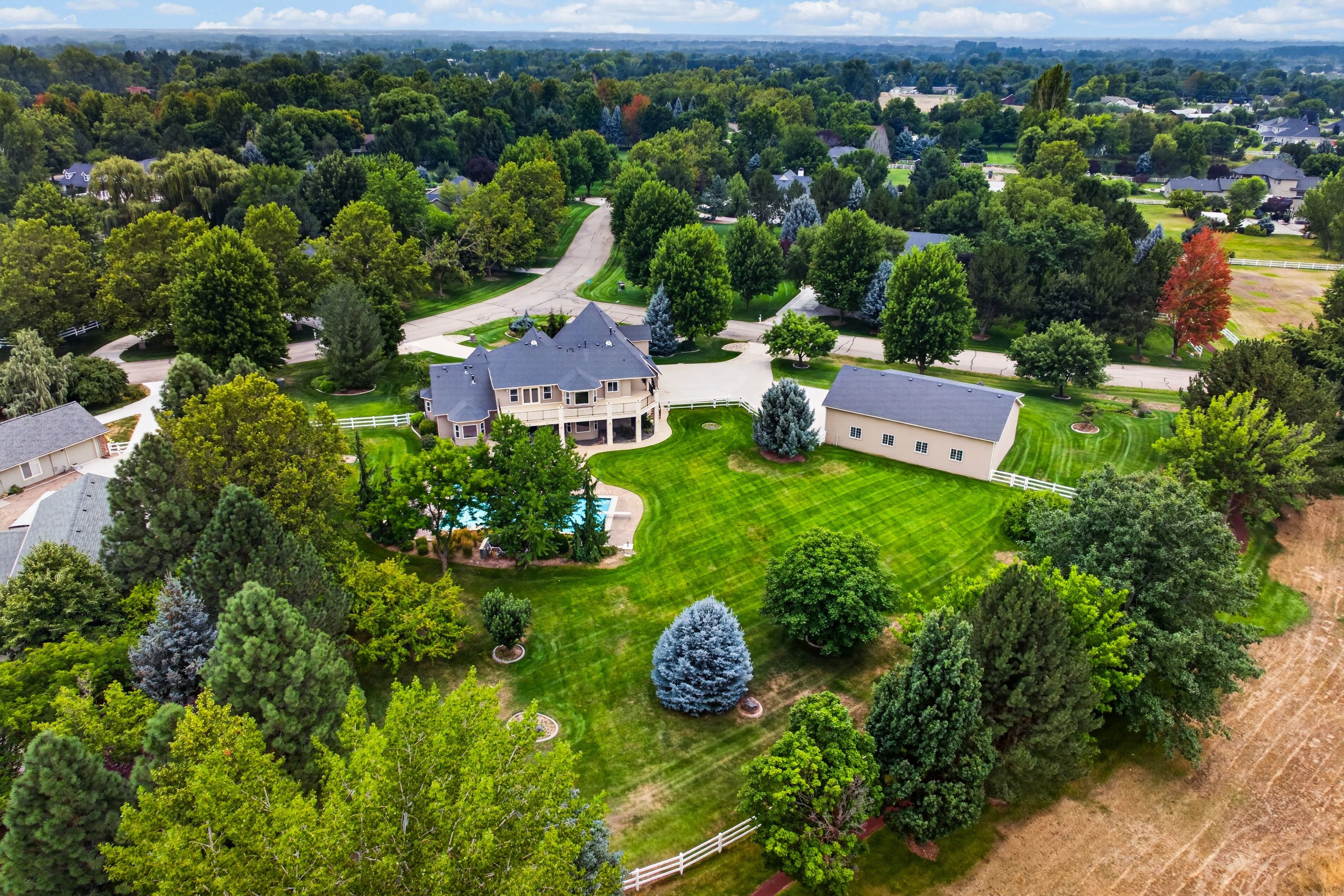  Exceptional Eagle Property - 物件實景