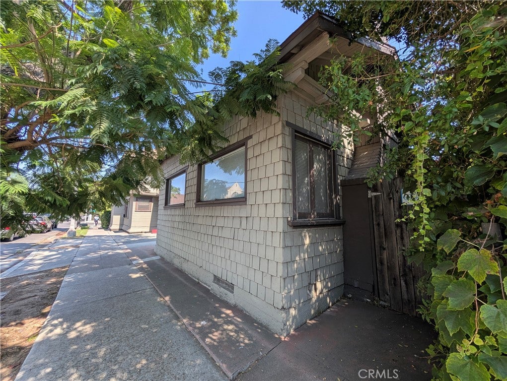 Pasadena, California, 91101, United States, 2 Bedrooms Bedrooms, ,1 BathroomBathrooms,Residential,For Sale,1938825