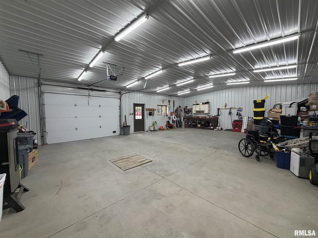 Abingdon, Illinois, 61410, United States, 3 Bedrooms Bedrooms, ,2 BathroomsBathrooms,Residential,For Sale,1976226