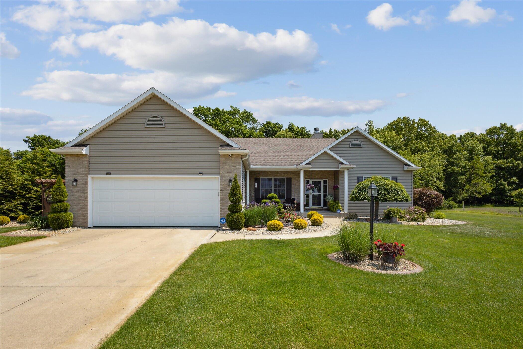 Edwardsburg, Michigan, 49112, United States, 4 Bedrooms Bedrooms, ,4 BathroomsBathrooms,Residential,For Sale,1989598