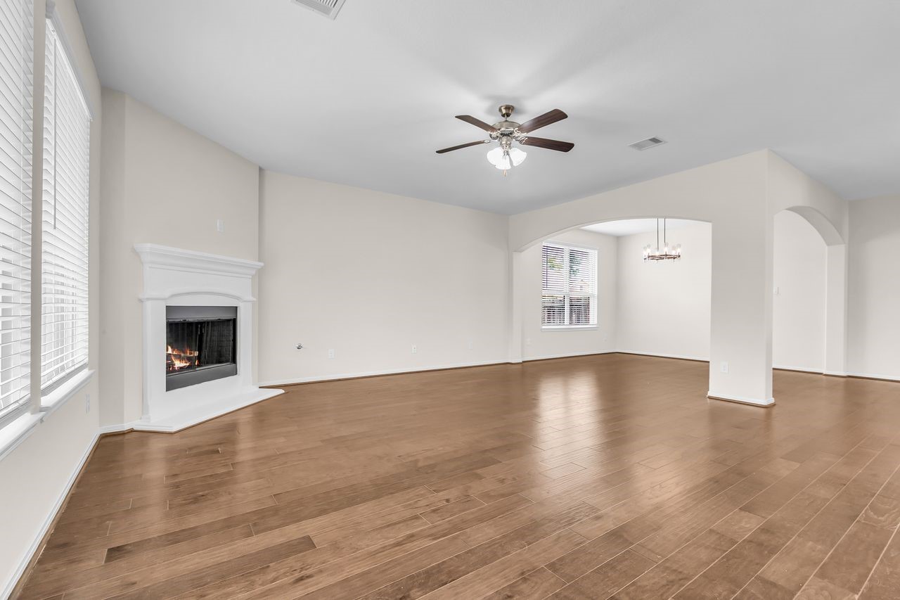 Conroe, Texas, 77384, United States, 4 Bedrooms Bedrooms, ,4 BathroomsBathrooms,Residential,For Sale,1995789