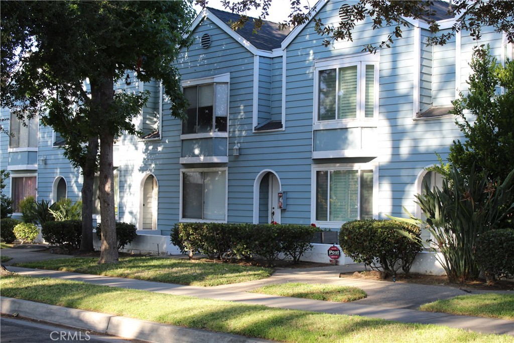Pasadena, California, 91101, United States, 2 Bedrooms Bedrooms, ,2 BathroomsBathrooms,Residential,For Sale,1944784