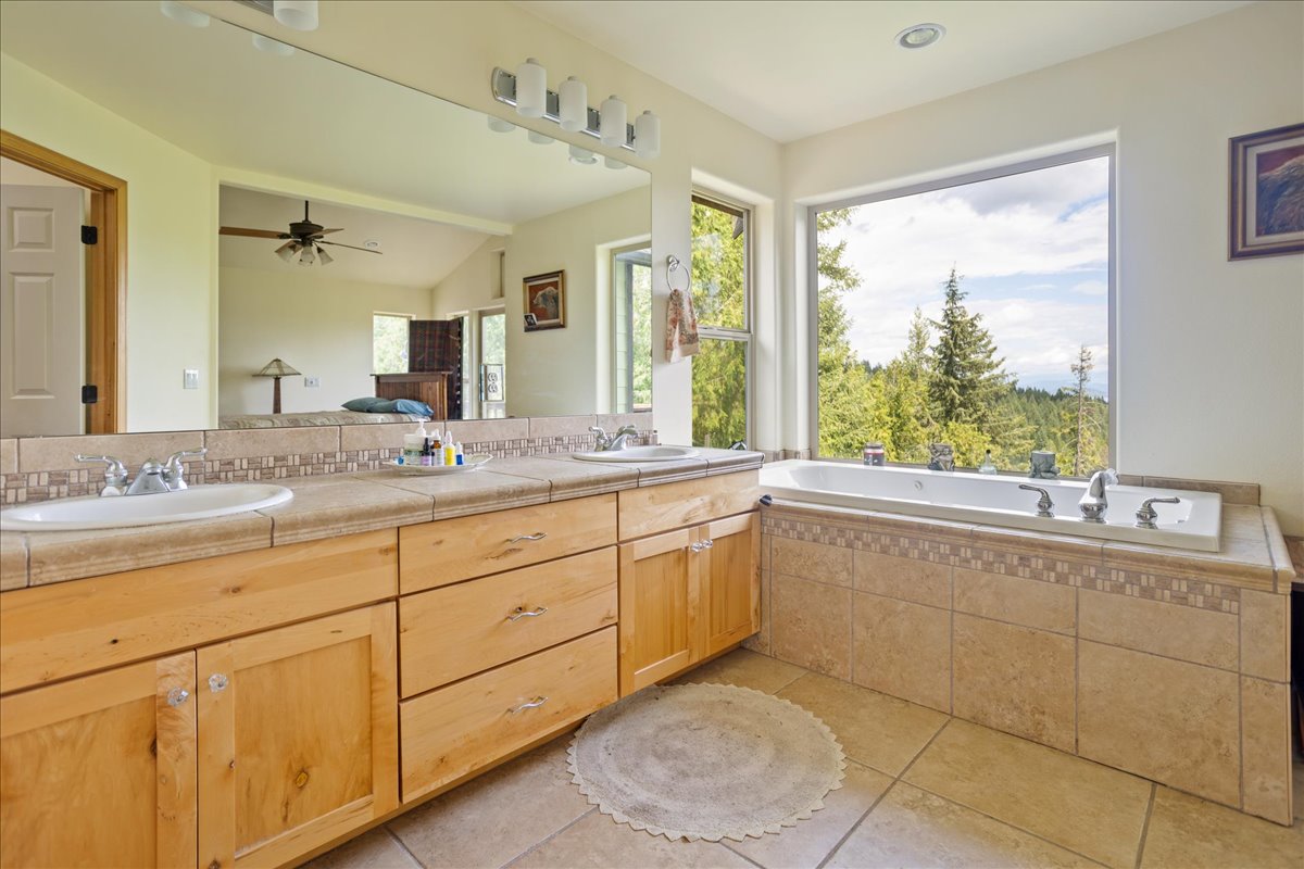 Sagle, Idaho, 83860, United States, 4 Bedrooms Bedrooms, ,4 BathroomsBathrooms,Residential,For Sale,1976237