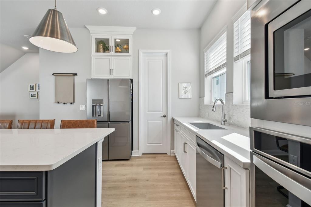 Sarasota, Florida, 34237, United States, 3 Bedrooms Bedrooms, ,4 BathroomsBathrooms,Residential,For Sale,1862311