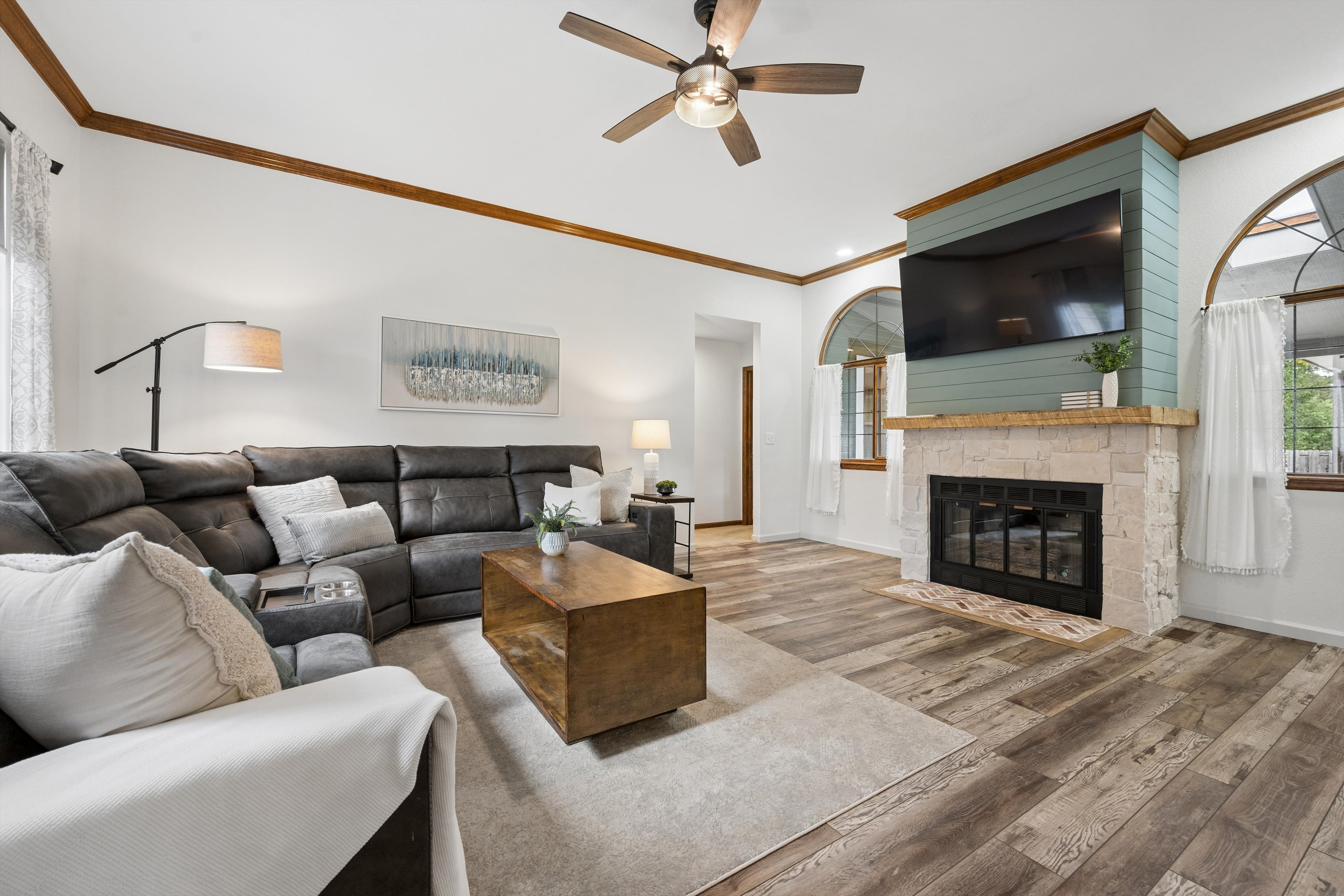  Thoughtfully Updated and Beautifully Maintained Ranch-Style Residence - 物件實景