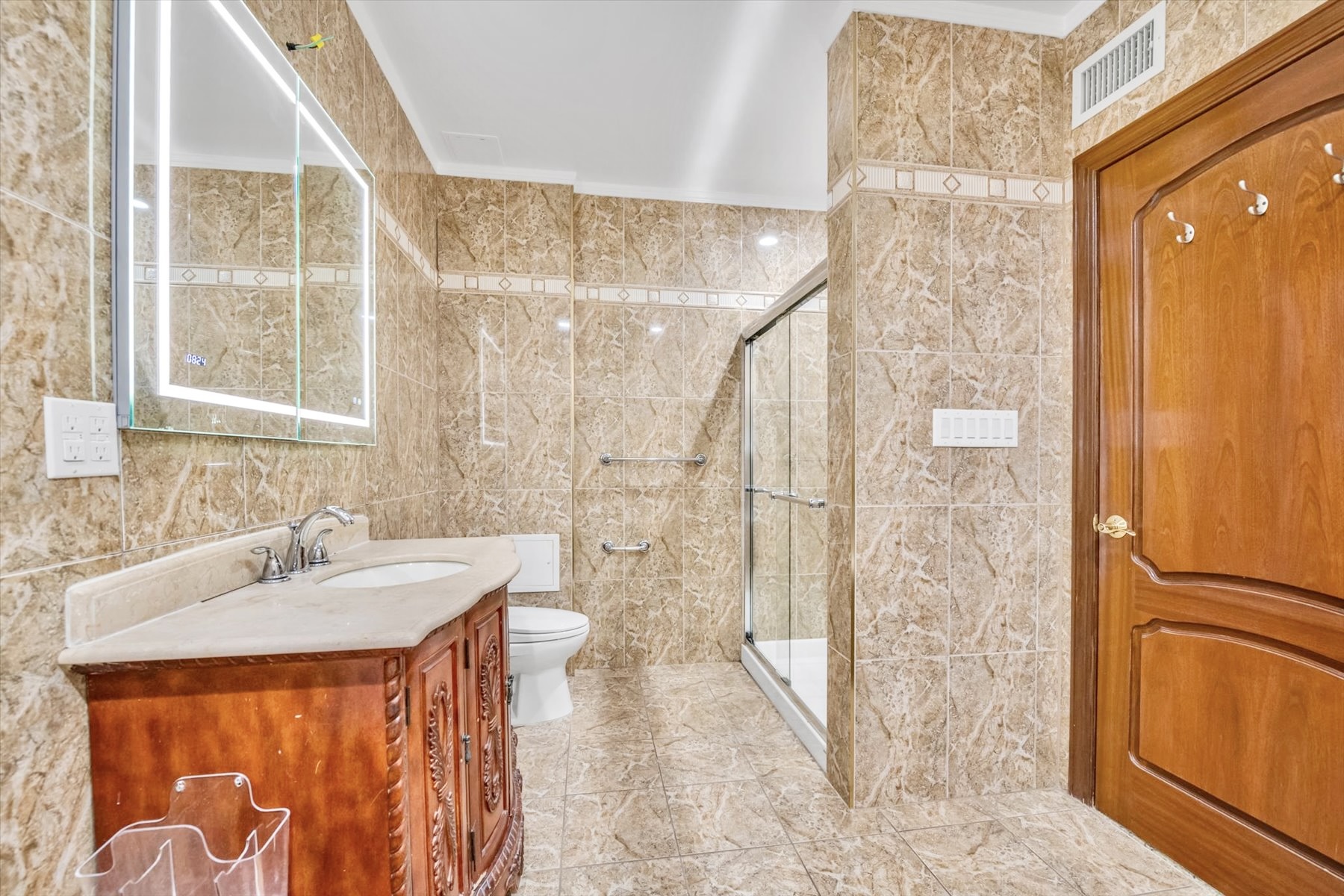  ?ONE OF A KIND PENTHOUSE IN REGO PARK? - 物件實景
