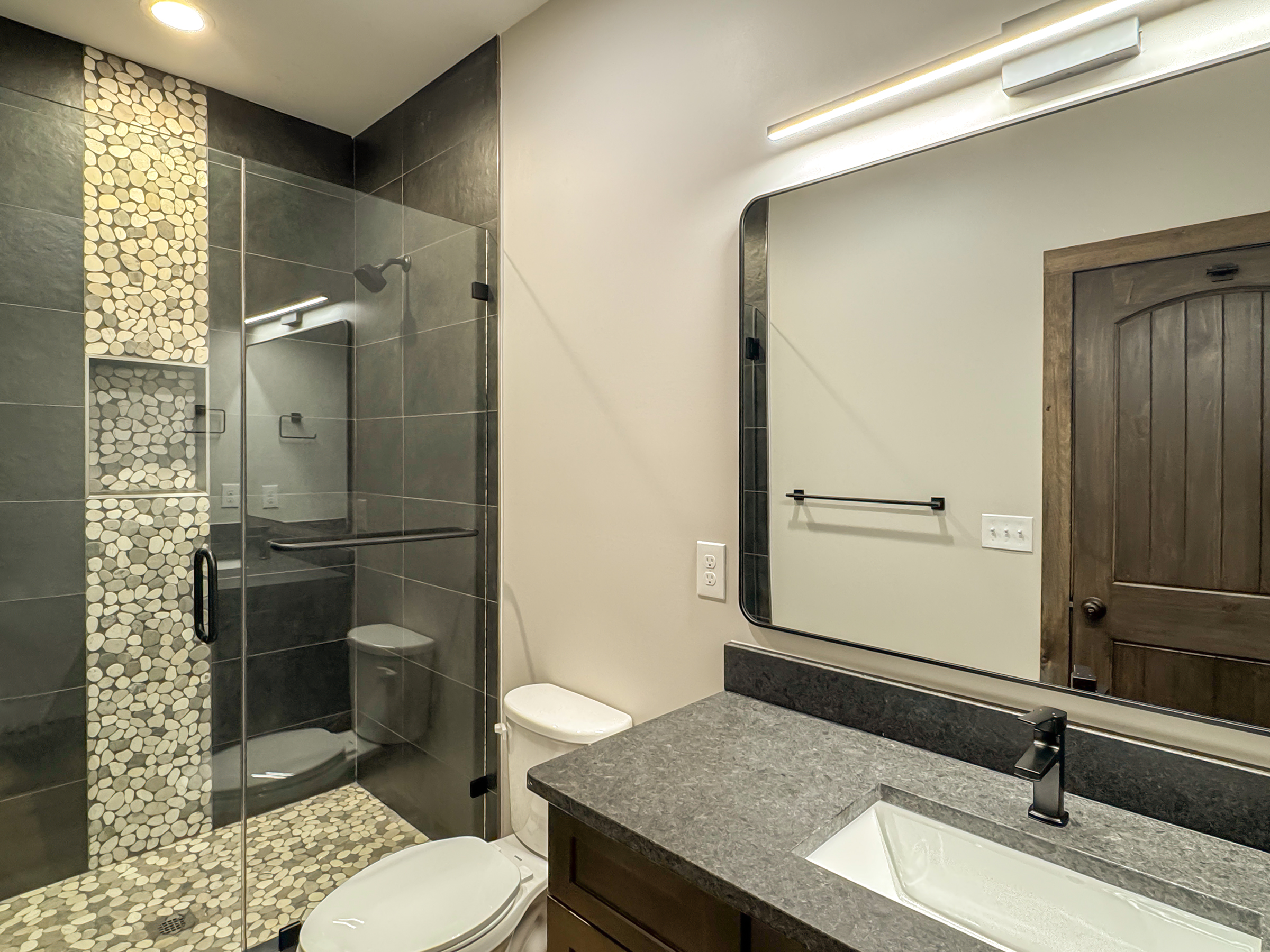 Sevierville, Tennessee, 37862, United States, 5 Bedrooms Bedrooms, ,7 BathroomsBathrooms,Residential,For Sale,2000383