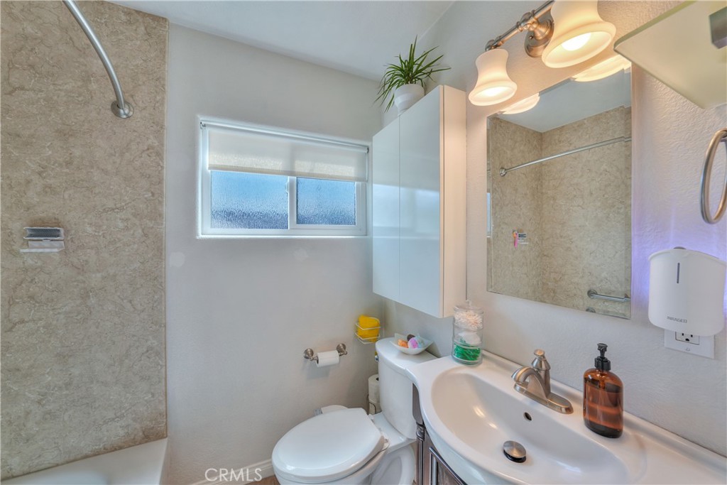 Lakewood, California, 90712, United States, 2 Bedrooms Bedrooms, ,1 BathroomBathrooms,Residential,For Sale,1933533