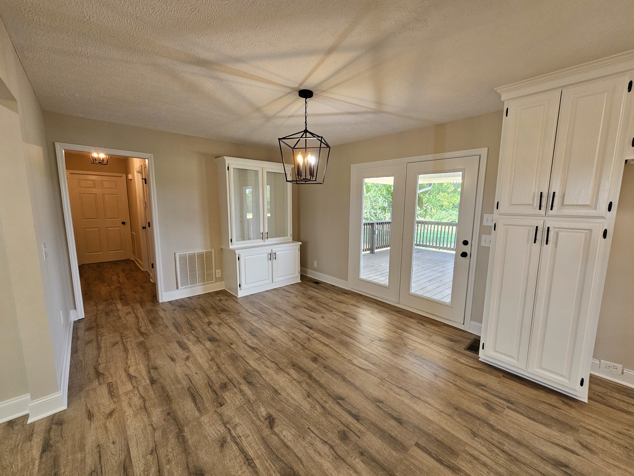 Shelbyville, Tennessee, 37160, United States, 4 Bedrooms Bedrooms, ,3 BathroomsBathrooms,Residential,For Sale,1895411
