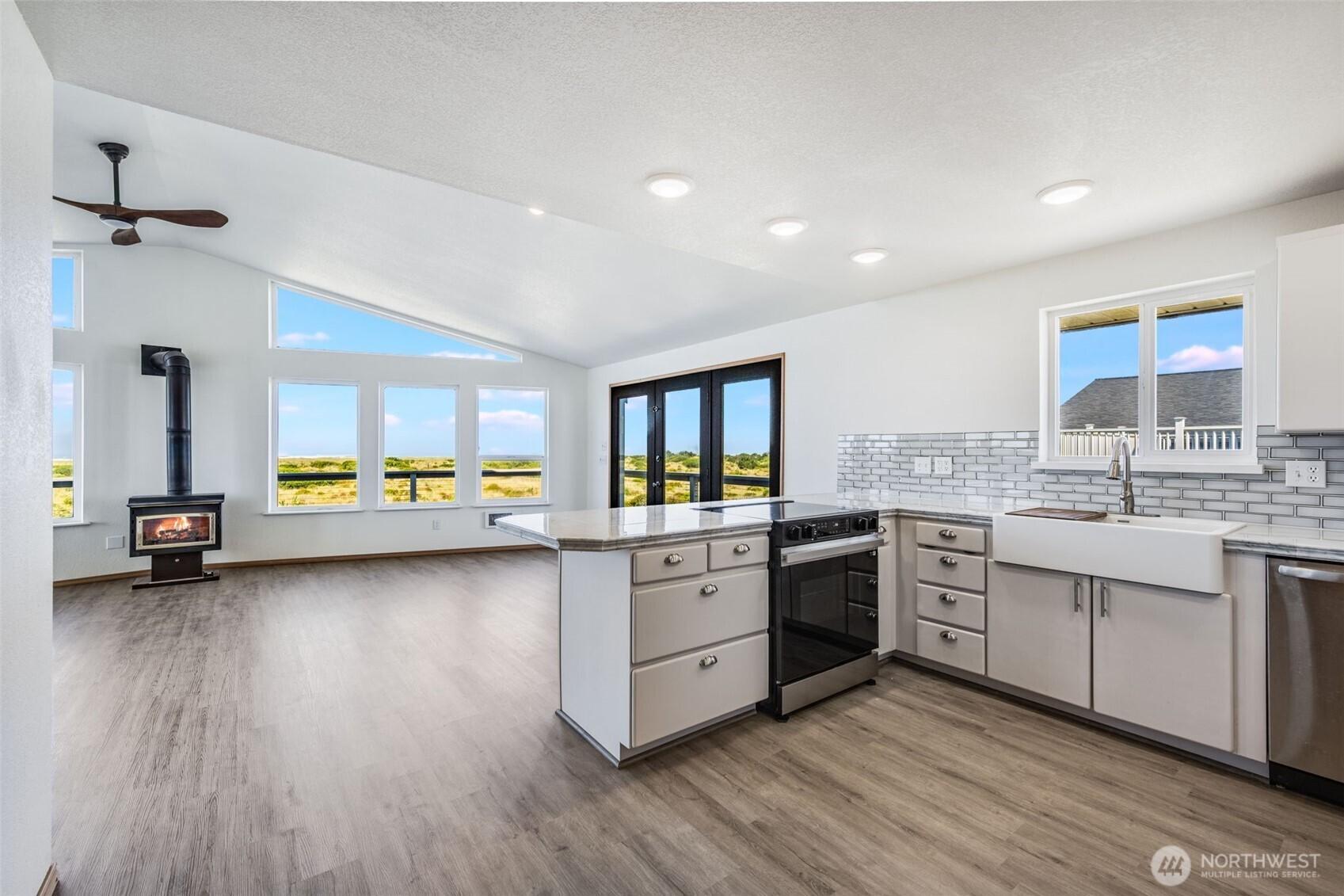 OCEAN SHORES, Washington, 98569, United States, 3 Bedrooms Bedrooms, ,3 BathroomsBathrooms,Residential,For Sale,1918450