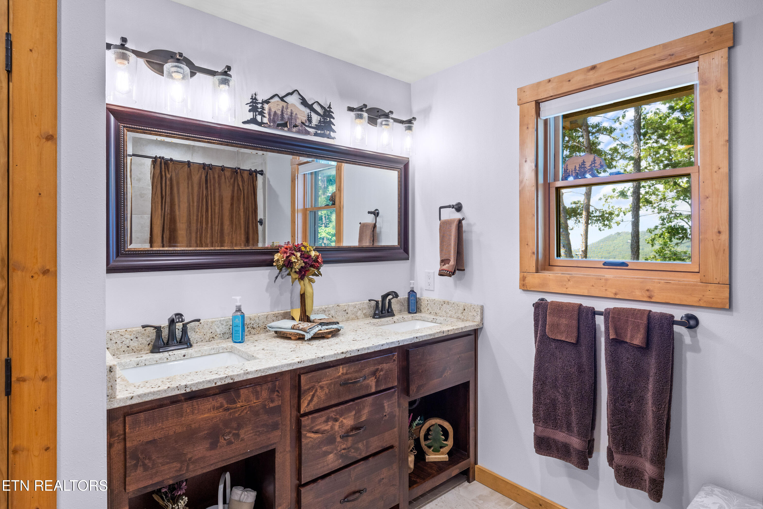 Sevierville, Tennessee, 37862, United States, 3 Bedrooms Bedrooms, ,3 BathroomsBathrooms,Residential,For Sale,1979377