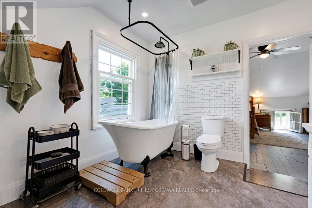 RIDEAU LAKES, Ontario, K0G 1V0, CA, 3 Bedrooms Bedrooms, ,2 BathroomsBathrooms,Residential,For Sale,1947038