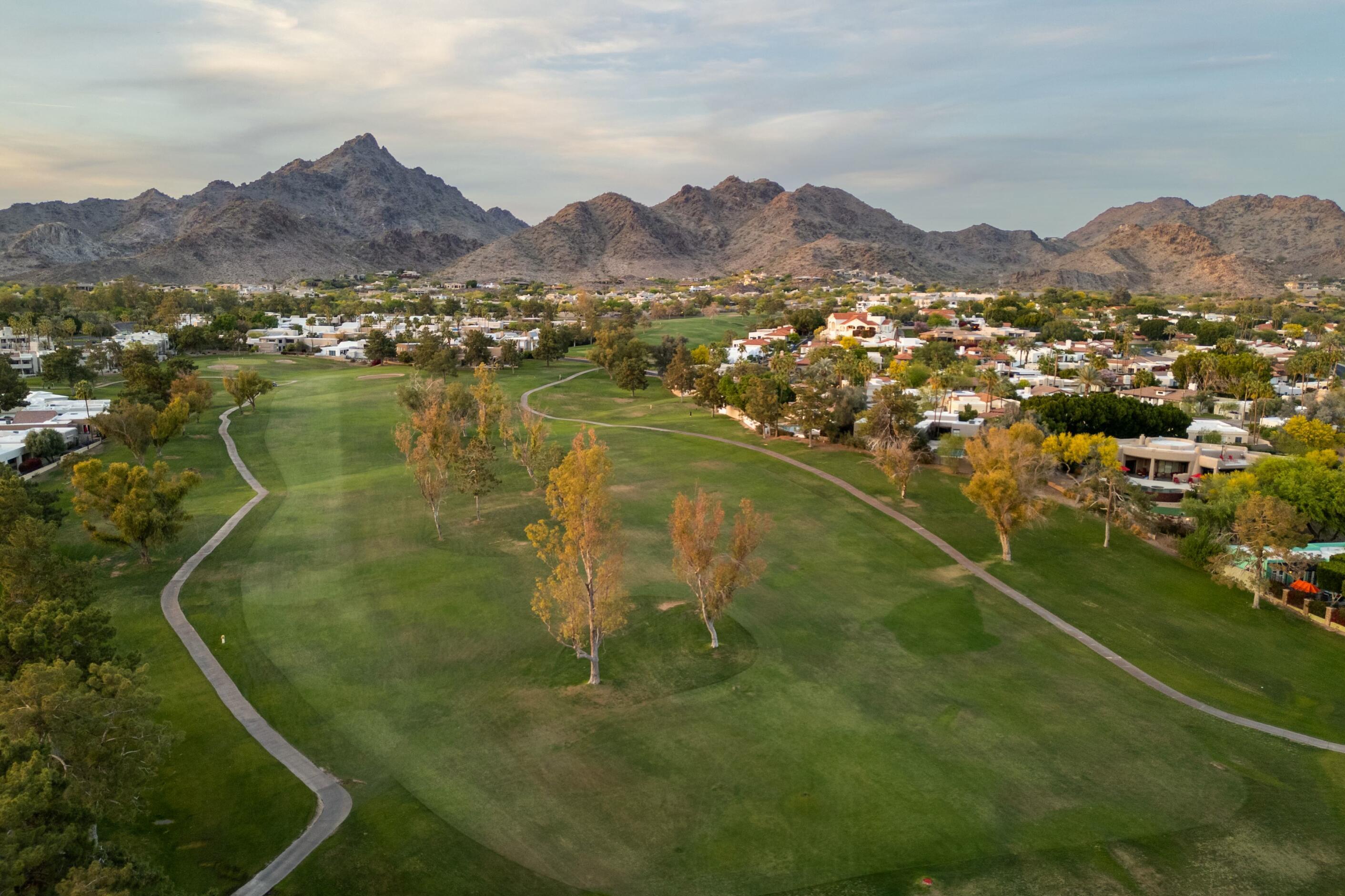  3033 E CLAREMONT AVE  Phoenix, AZ - 物件實景