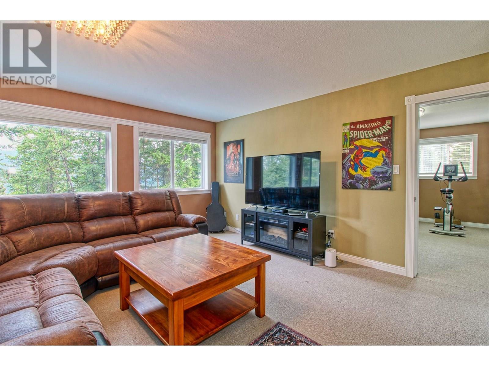 KELOWNA, British Columbia, V1Z 3W4, CA, 5 Bedrooms Bedrooms, ,3 BathroomsBathrooms,Residential,For Sale,1876914