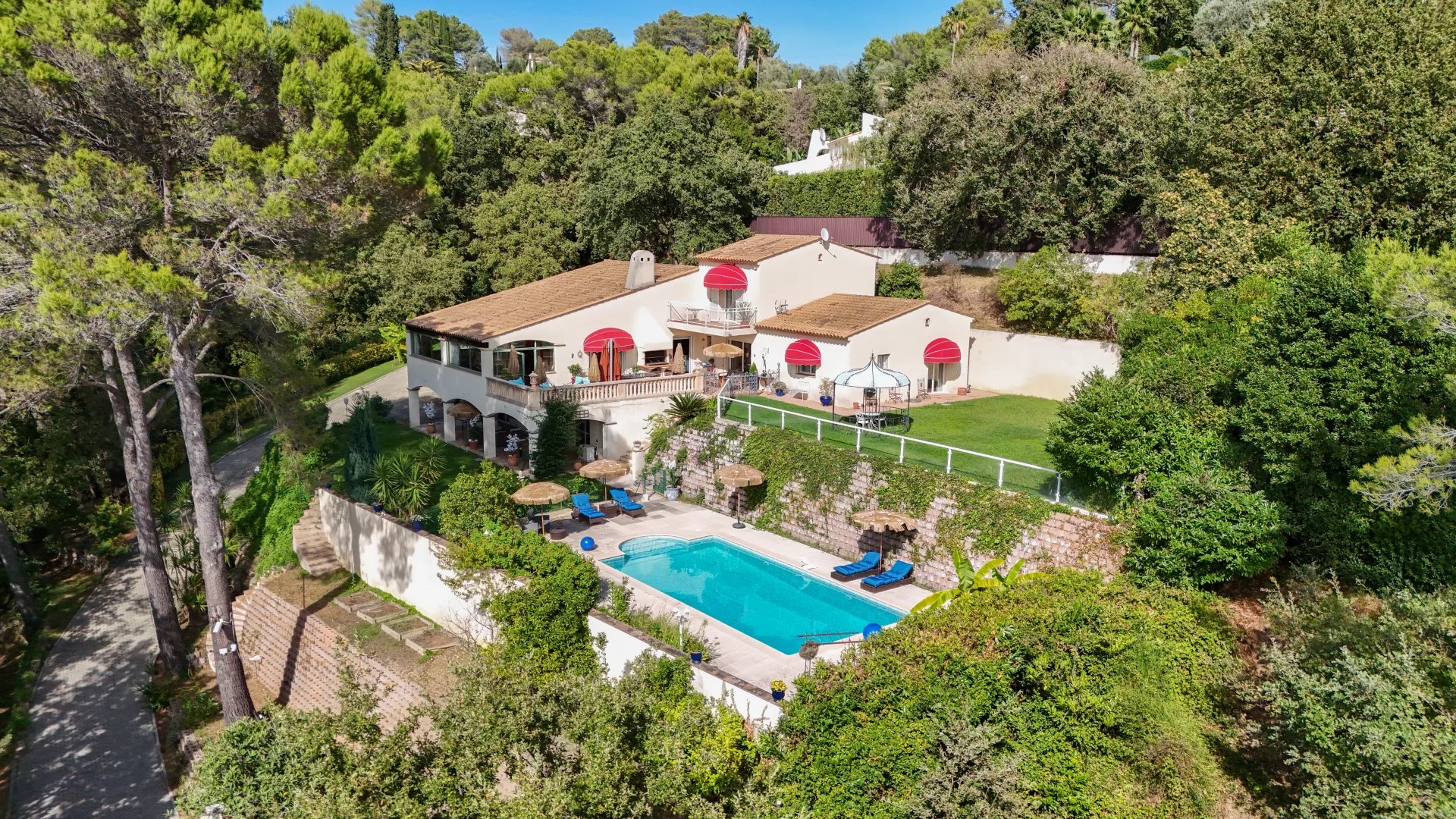 Mougins, Provence-Alpes-Côte d’Azur, 06250, FR, 6 Bedrooms Bedrooms, ,4 BathroomsBathrooms,Residential,For Sale,1987757