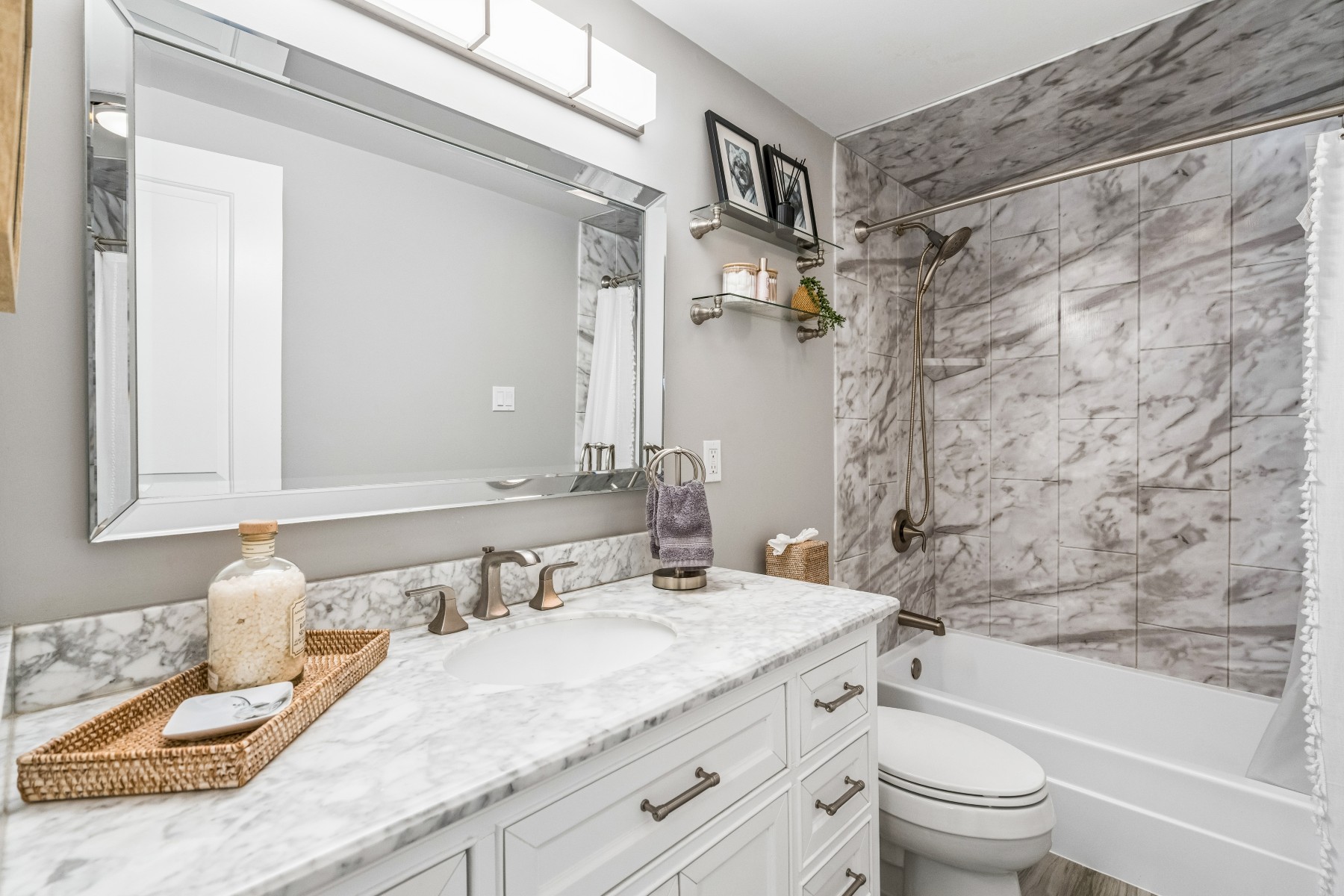  Immaculate and Updated Split Level Residence - 物件實景