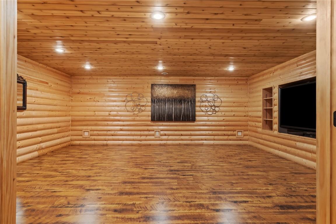 Vinton, Iowa, 52349, United States, 5 Bedrooms Bedrooms, ,3 BathroomsBathrooms,Residential,For Sale,1979270