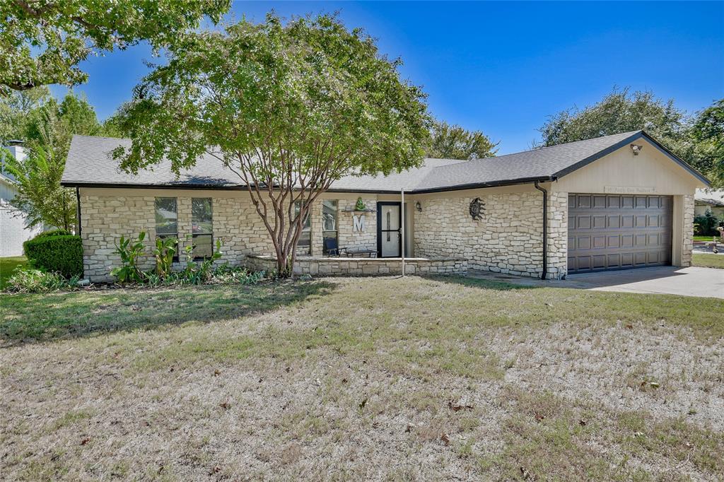 Granbury, Texas, 76049, United States, 3 Bedrooms Bedrooms, ,2 BathroomsBathrooms,Residential,For Sale,1984180