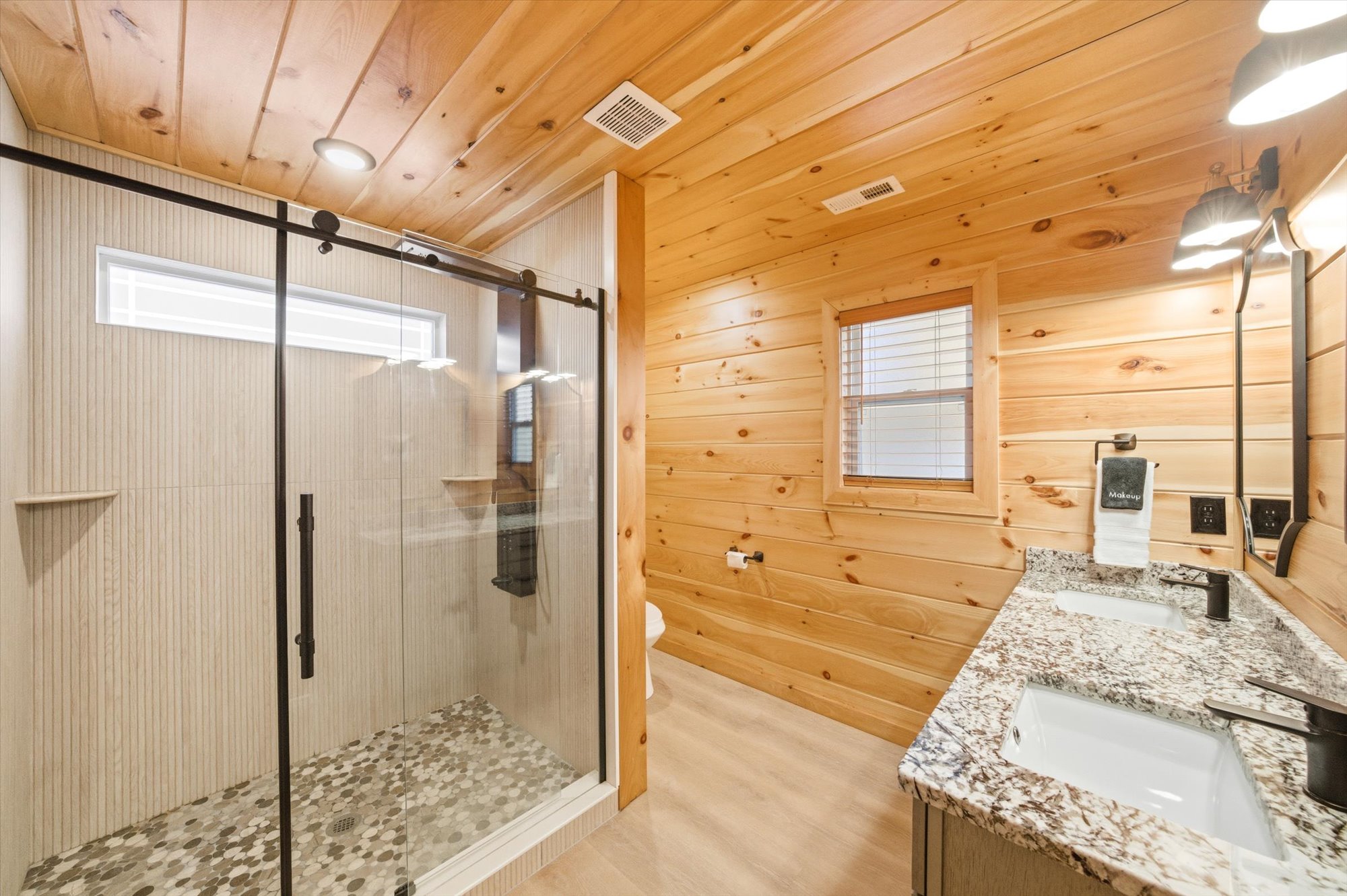 Sevierville, Tennessee, 37862, United States, 2 Bedrooms Bedrooms, ,2 BathroomsBathrooms,Residential,For Sale,1992770