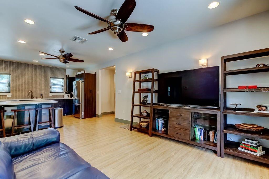 St Petersburg, Florida, 33701, United States, 3 Bedrooms Bedrooms, ,4 BathroomsBathrooms,Residential,For Sale,1895671