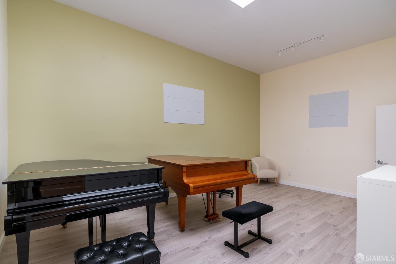 San Francisco, California, 94116, United States, 1 Bedroom Bedrooms, ,2 BathroomsBathrooms,Residential,For Sale,1938526