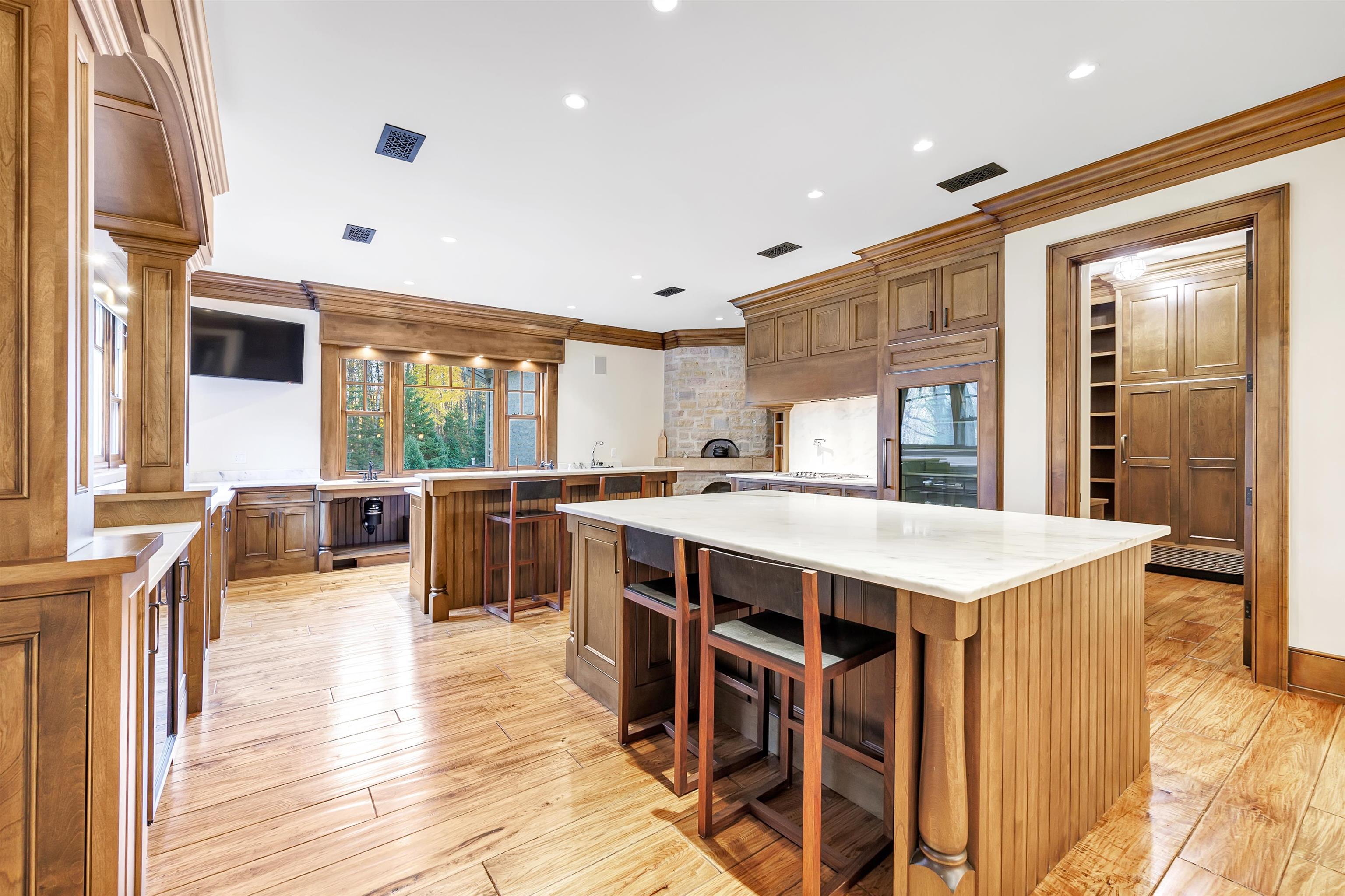 HOBART, Wisconsin, 54155, United States, 4 Bedrooms Bedrooms, ,7 BathroomsBathrooms,Residential,For Sale,1991559