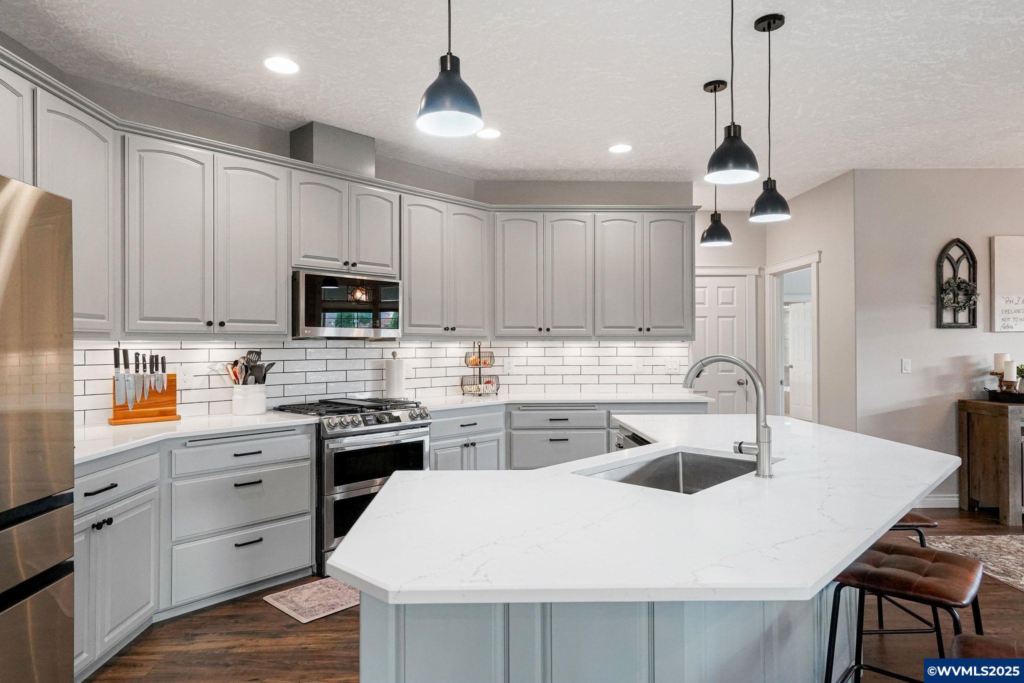 Albany, Oregon, 97321, United States, 3 Bedrooms Bedrooms, ,2 BathroomsBathrooms,Residential,For Sale,1992876