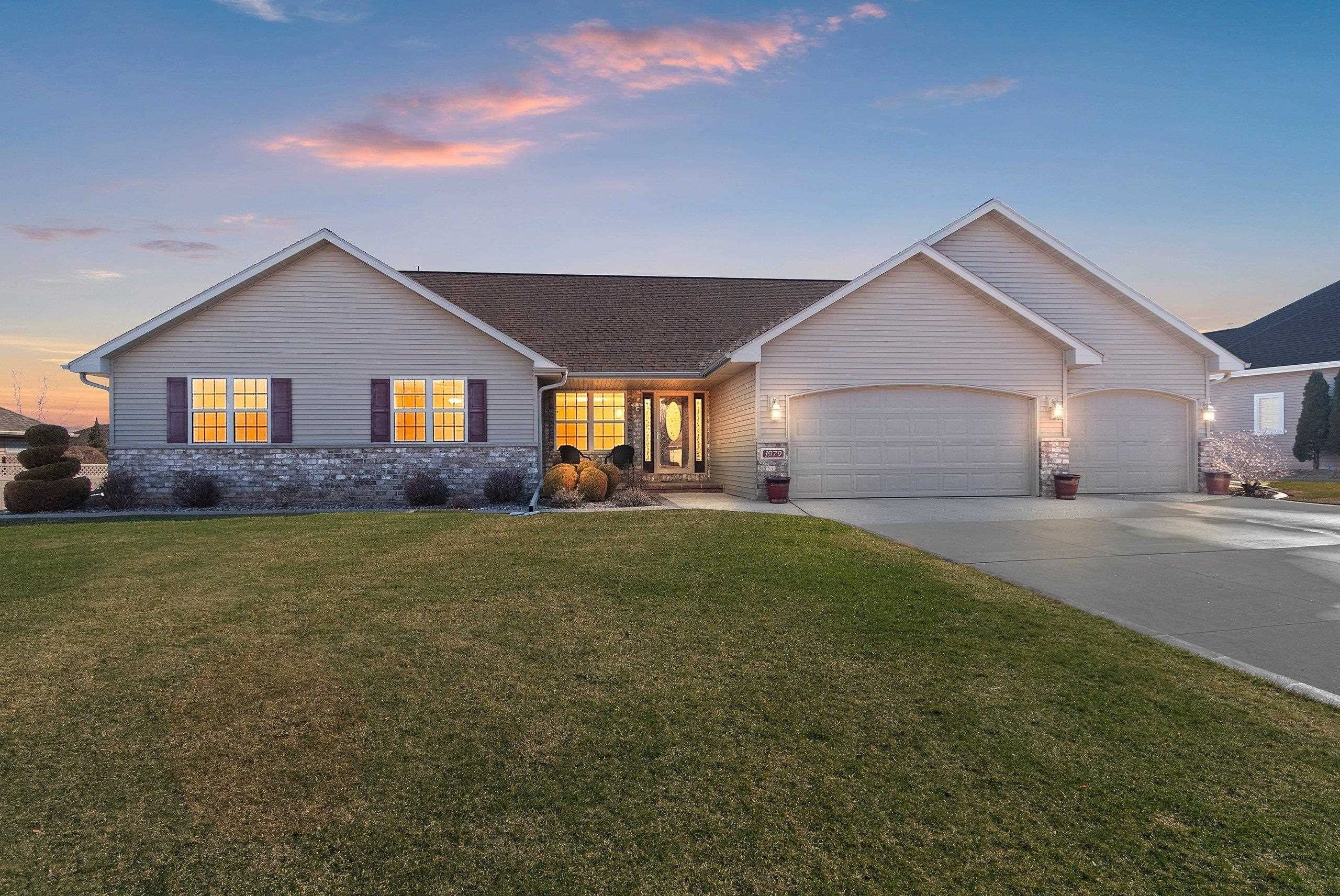 DE PERE, Wisconsin, 54115, United States, 5 Bedrooms Bedrooms, ,4 BathroomsBathrooms,Residential,For Sale,2048678