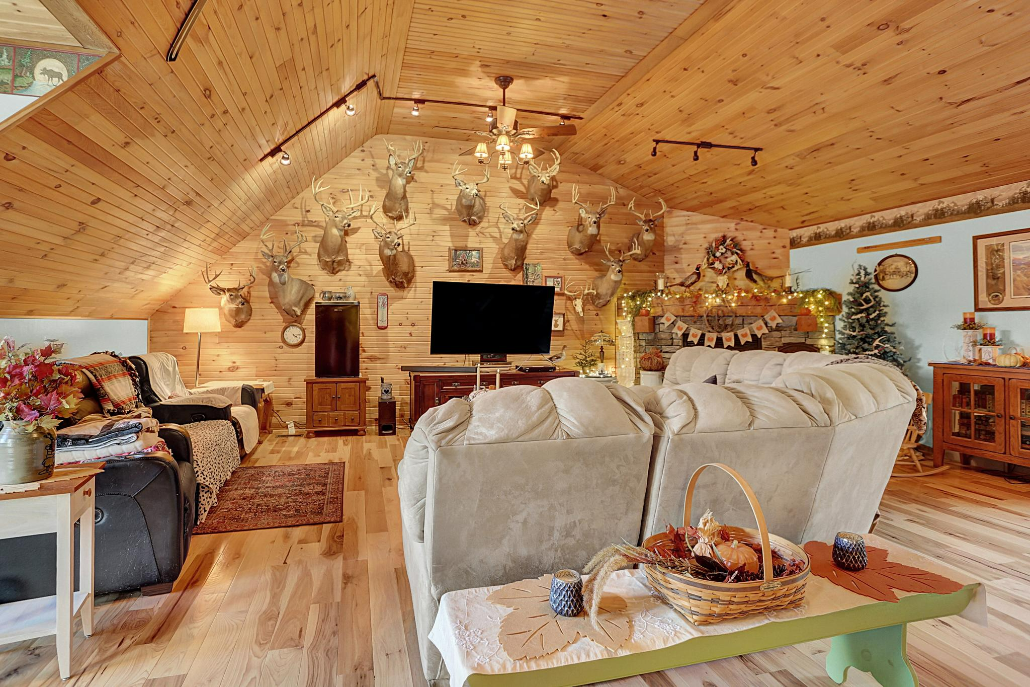 Thompsontown, Pennsylvania, 17094, United States, 4 Bedrooms Bedrooms, ,3 BathroomsBathrooms,Residential,For Sale,1981637