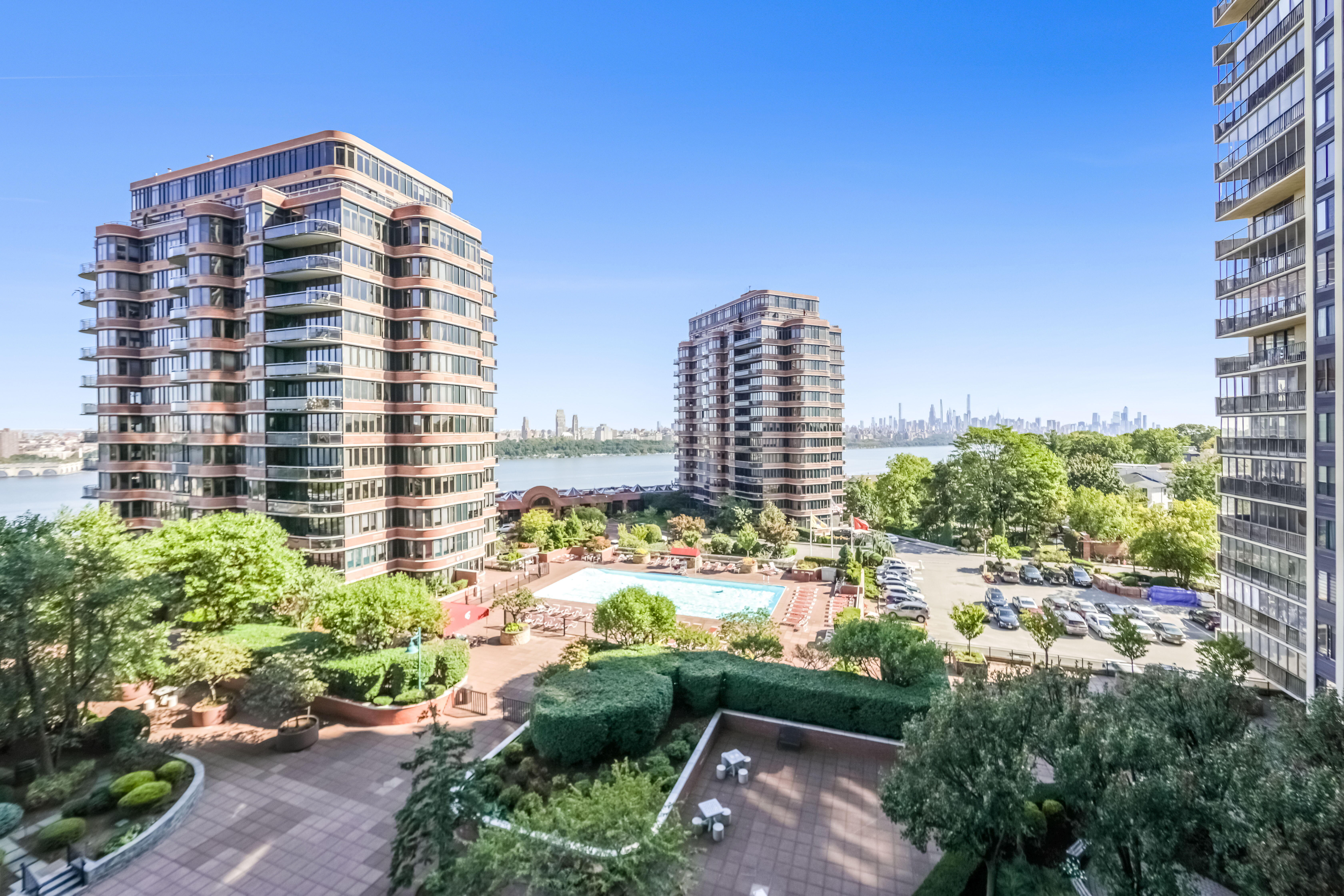 Cliffside Park, New Jersey, 07010, United States, 3 Bedrooms Bedrooms, ,3 BathroomsBathrooms,Residential,For Sale,1978167