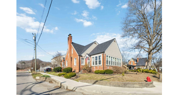 Barbourville, Kentucky, 40769, United States, 7 Bedrooms Bedrooms, ,4 BathroomsBathrooms,Residential,For Sale,1973975