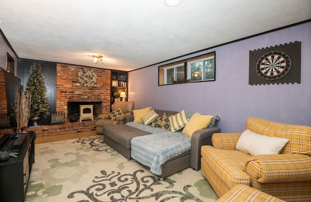 Lynnfield, Massachusetts, 01940, United States, 4 Bedrooms Bedrooms, ,3 BathroomsBathrooms,Residential,For Sale,2029876