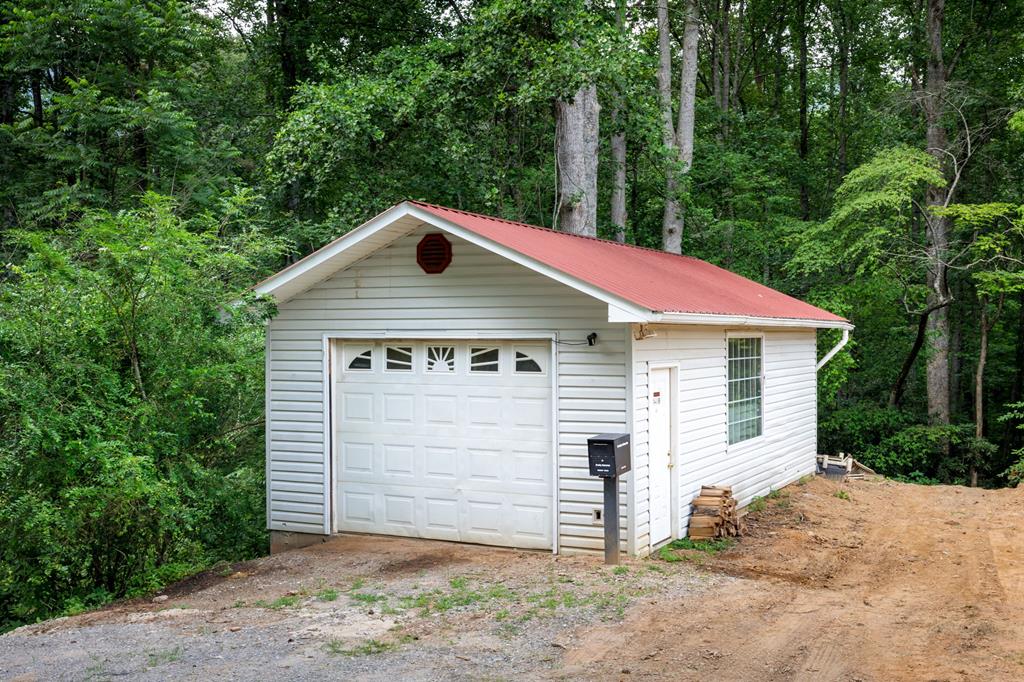 Hayesville, North Carolina, 28904, United States, 4 Bedrooms Bedrooms, ,2 BathroomsBathrooms,Residential,For Sale,1871296