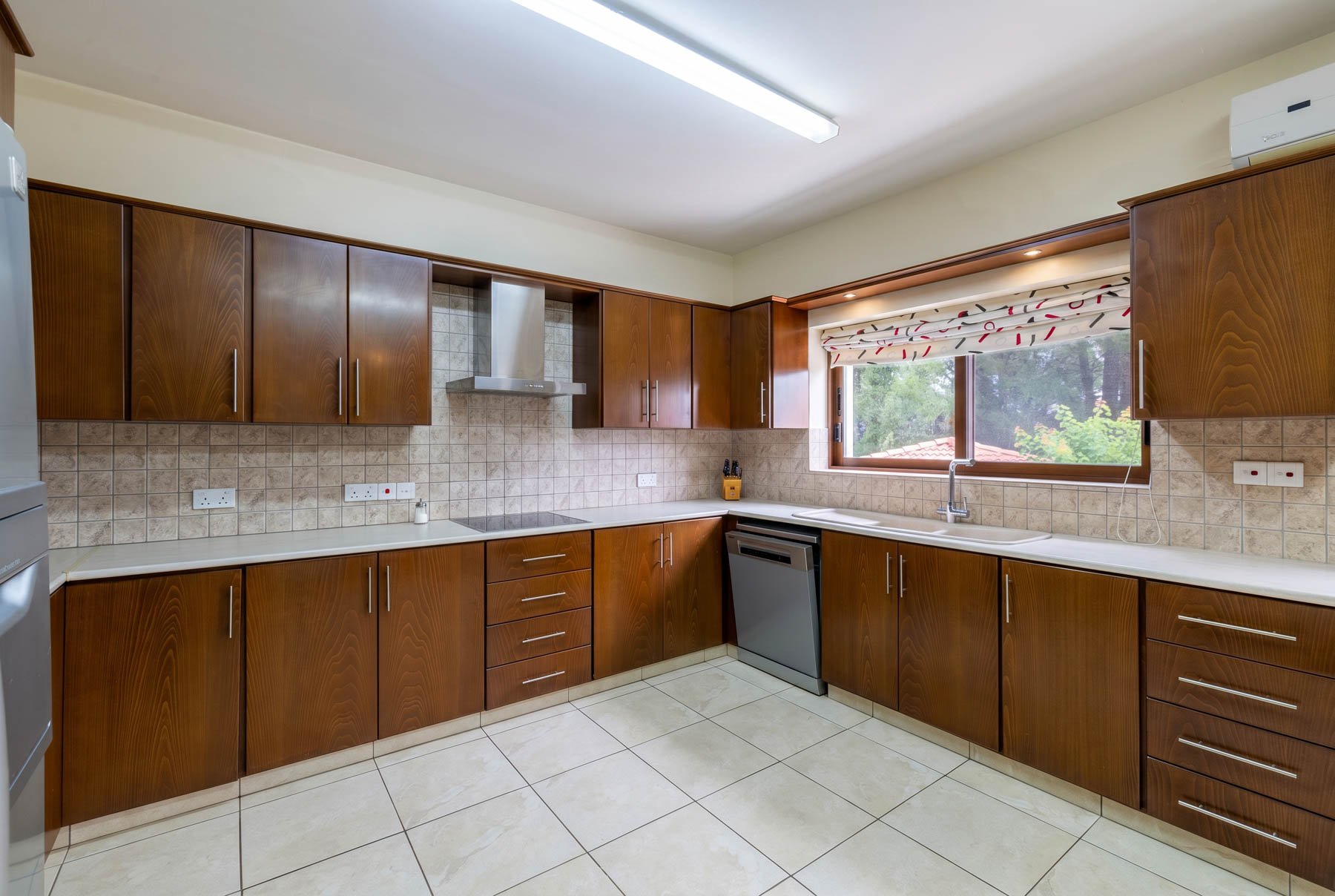  5 Bedroom Stone Villa with Pool near Troodos in Moniatis, Limassol - 物件實景