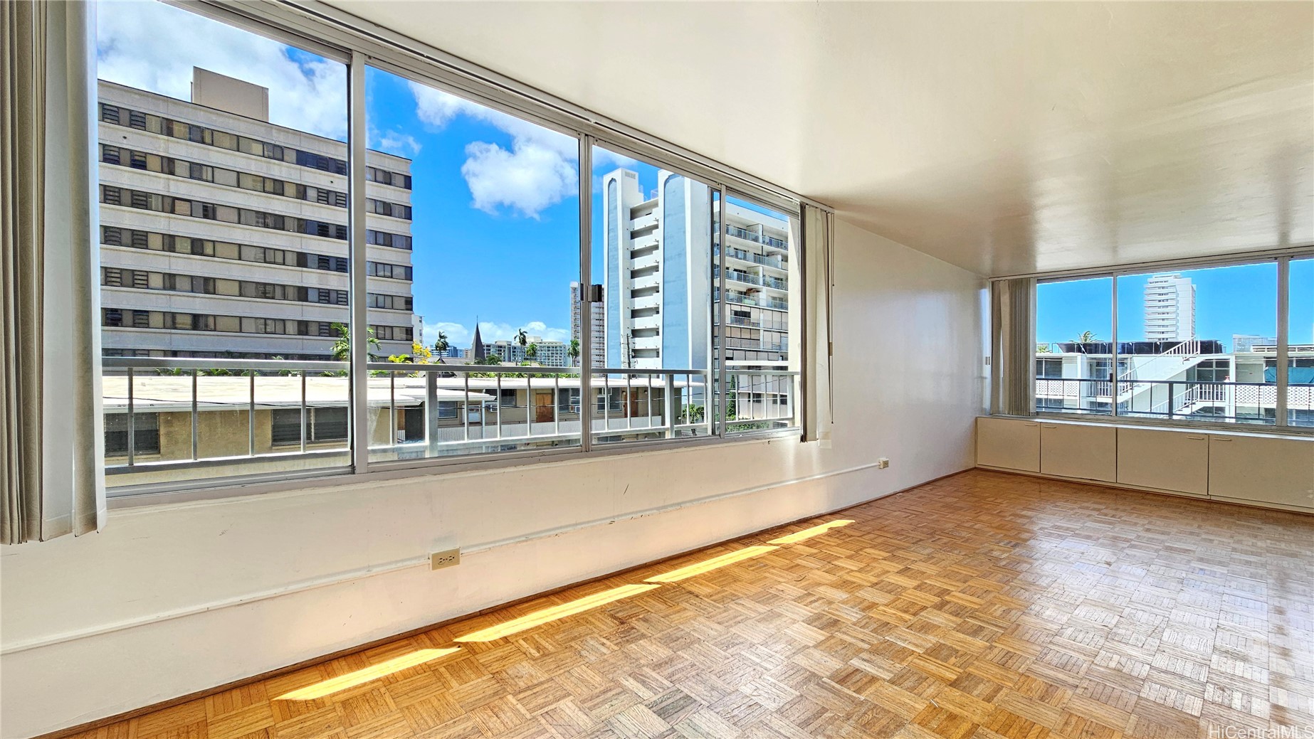 Honolulu, Hawaii, 96822, United States, 2 Bedrooms Bedrooms, ,2 BathroomsBathrooms,Residential,For Sale,1868361