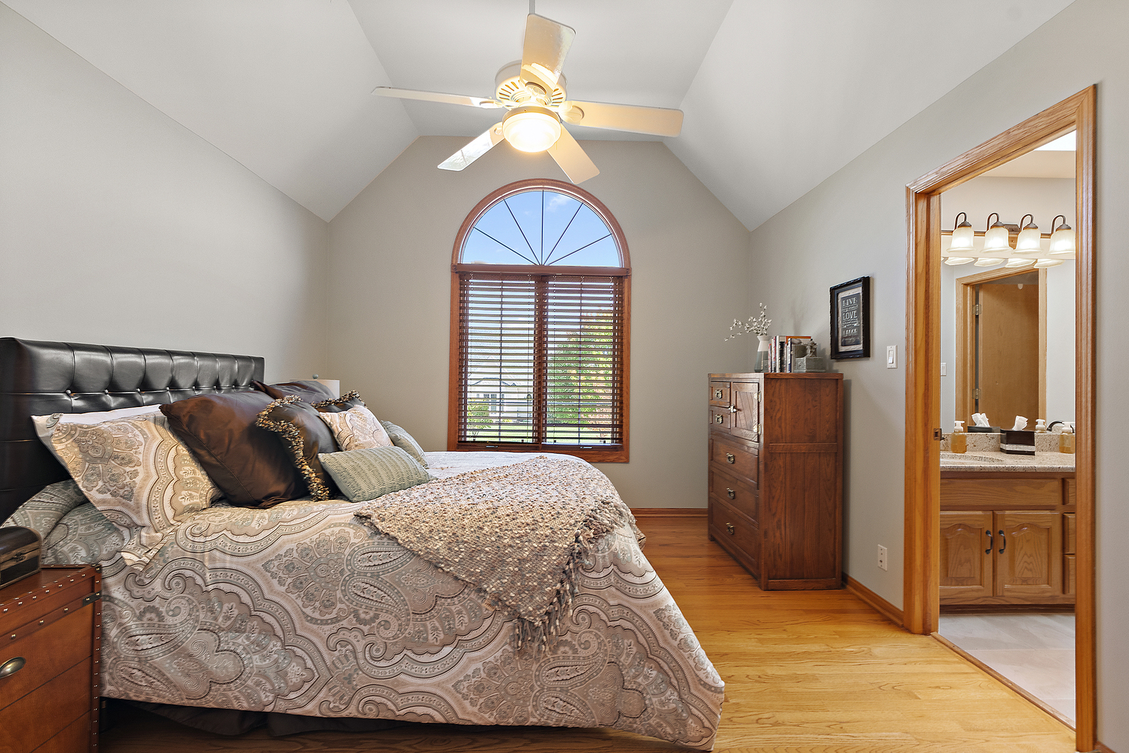 Orland Park, Illinois, 60467, United States, 4 Bedrooms Bedrooms, ,5 BathroomsBathrooms,Residential,For Sale,1987350