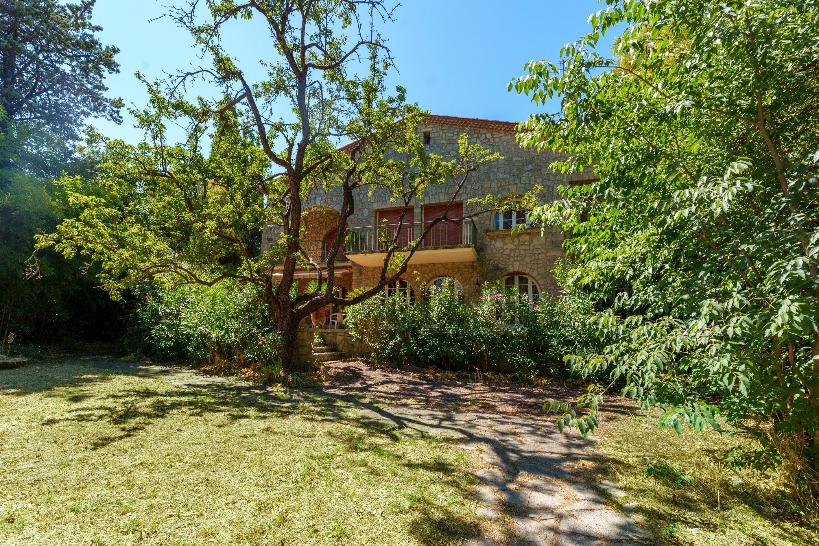  Near Les Arceaux, a 1970s stone gem… - 物件實景