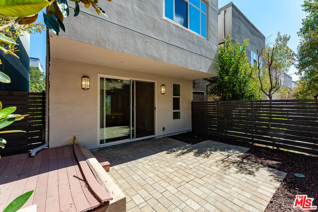 Los Angeles, California, 90068, United States, 3 Bedrooms Bedrooms, ,4 BathroomsBathrooms,Residential,For Sale,1891142