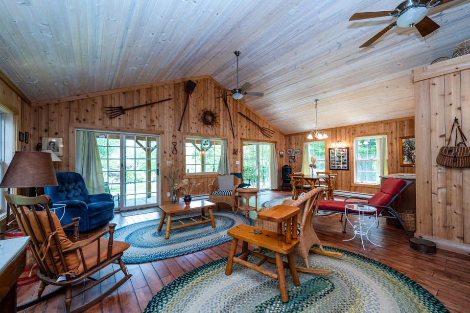 Coloma, Michigan, 49038, United States, 5 Bedrooms Bedrooms, ,4 BathroomsBathrooms,Residential,For Sale,1850191