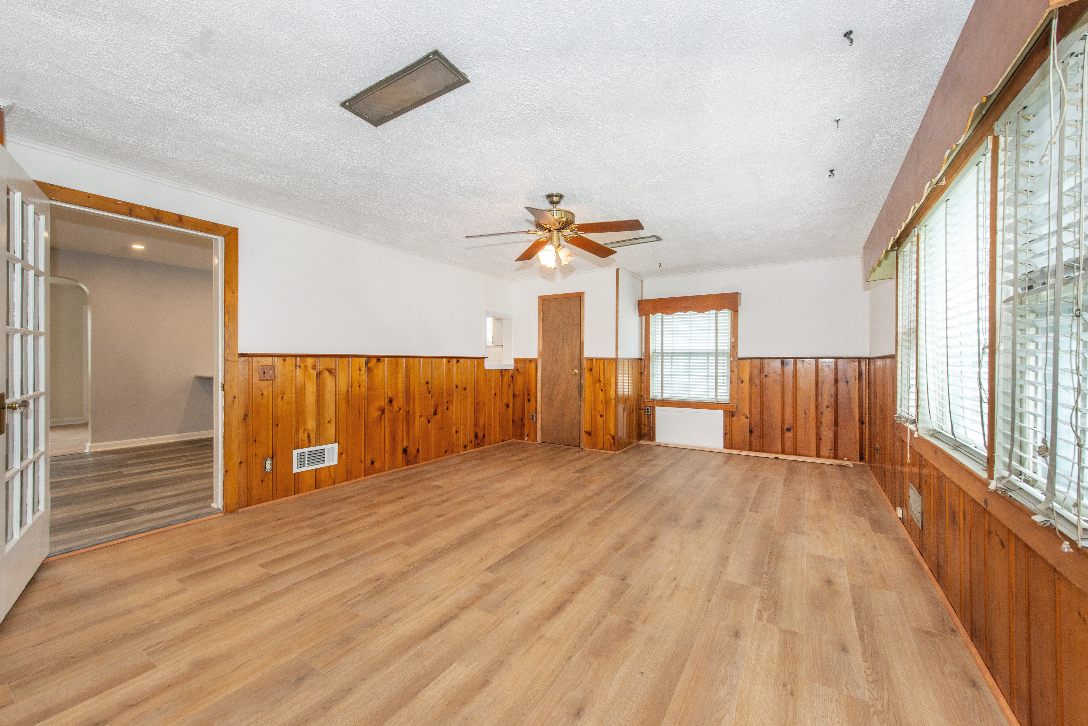 Nutley, New Jersey, 07110, United States, 3 Bedrooms Bedrooms, ,2 BathroomsBathrooms,Residential,For Sale,1977150