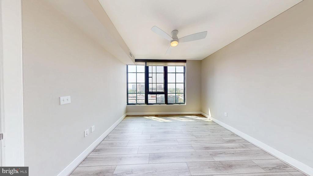 Rockville, Maryland, 20852, United States, 2 Bedrooms Bedrooms, ,2 BathroomsBathrooms,Residential,For Sale,1861250