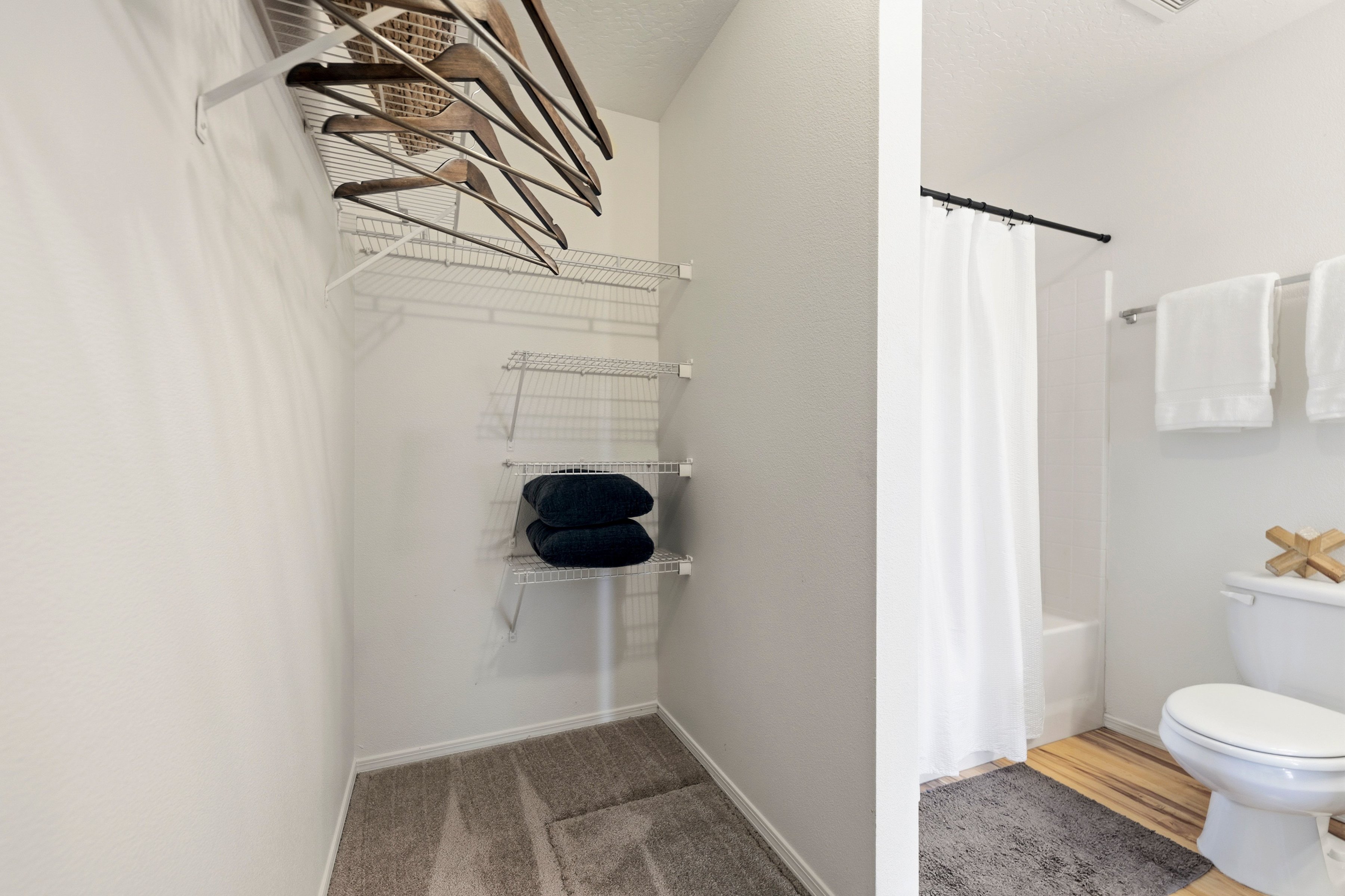  Charming single-level 3-bed, 2 bath home wonderfully located in North Caldwell - 物件實景