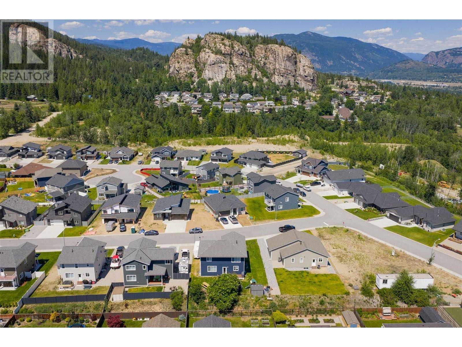 CASTLEGAR, British Columbia, V1N 4X8, CA, 6 Bedrooms Bedrooms, ,3 BathroomsBathrooms,Residential,For Sale,1883021