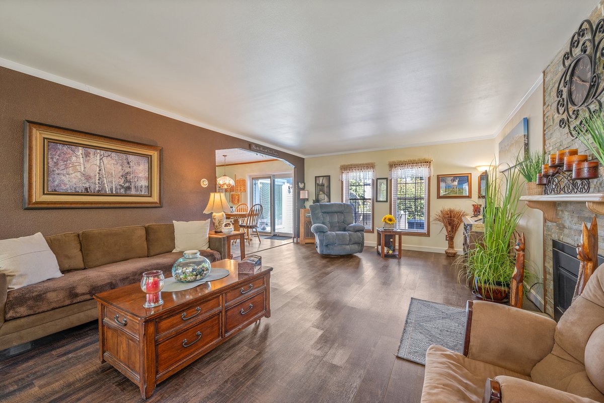 Cheyenne, Wyoming, 82009, United States, 5 Bedrooms Bedrooms, ,2 BathroomsBathrooms,Residential,For Sale,2048903