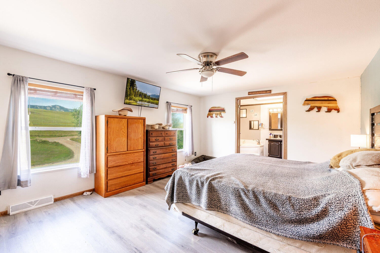 Banner, Wyoming, 82832, United States, 4 Bedrooms Bedrooms, ,3 BathroomsBathrooms,Residential,For Sale,1983466