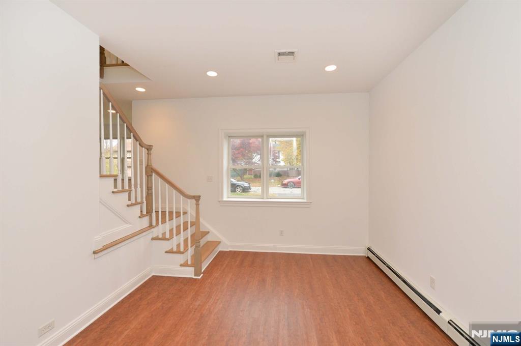 Mahwah, New Jersey, 07430, United States, 4 Bedrooms Bedrooms, ,3 BathroomsBathrooms,Residential,For Sale,1989324