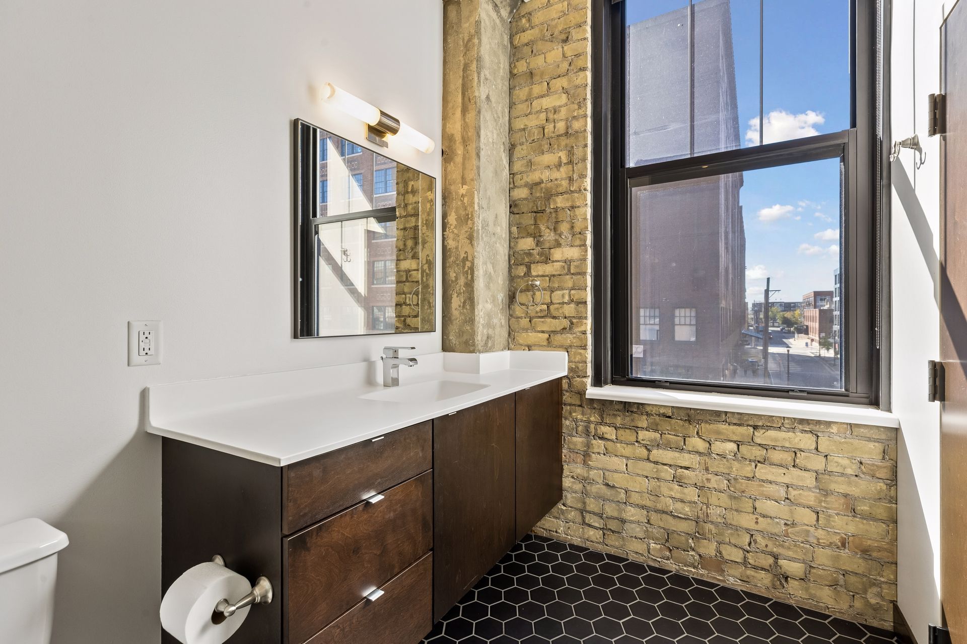 Iconic Corner Loft in Coveted North Loop - 物件實景