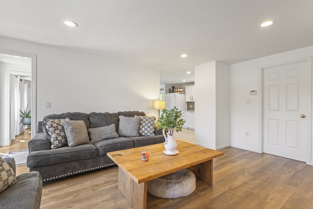 Bellingham, Massachusetts, 02019, United States, 3 Bedrooms Bedrooms, ,3 BathroomsBathrooms,Residential,For Sale,1938371